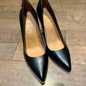 NEVER WORN Calvin Klein Black Heels 8.5